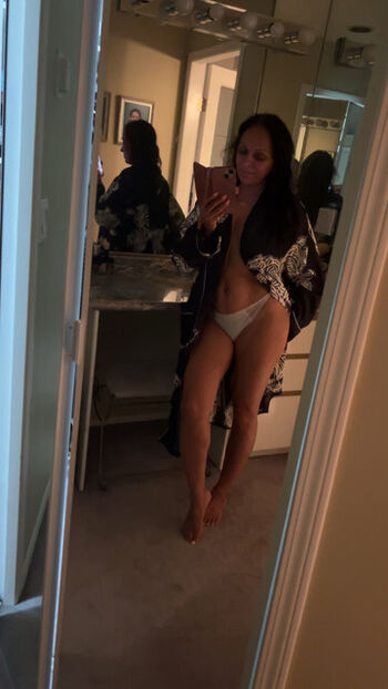 Full leaked Mature women private onlyfans photo