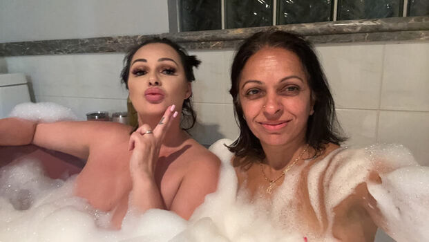 Full leaked Mature women private onlyfans photo
