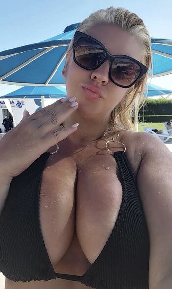Full leaked Mature women private onlyfans photo