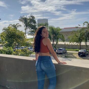 Mayara V