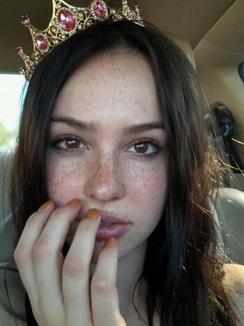 Mazzy Joya / mazzyjoya / petalspliff