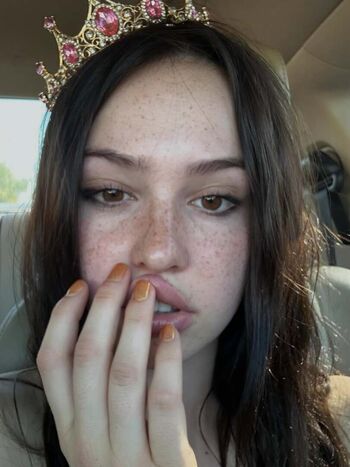 Mazzy Joya / mazzyjoya / petalspliff