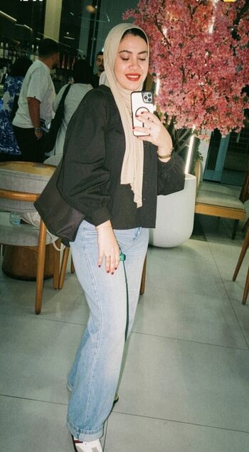 Melek Azad