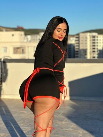 Full leaked Melekazad private onlyfans photo