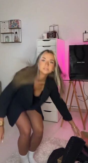 Full leaked Melinecrn private onlyfans photo