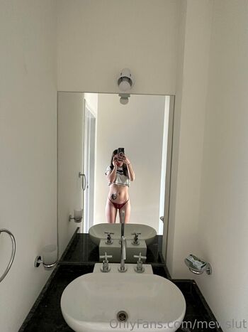 Full leaked Mewqueen private onlyfans photo