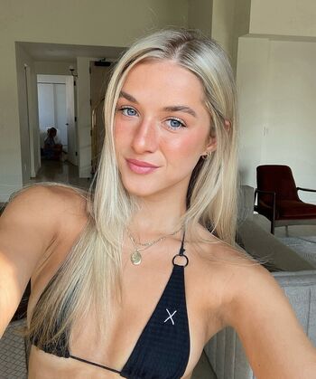 Full leaked Mia bowman private onlyfans photo