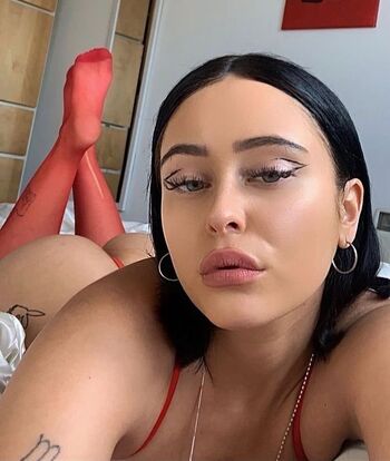 Mia Dakota