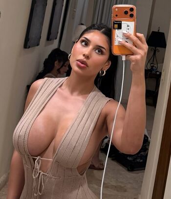 Full leaked Mia francis private onlyfans photo