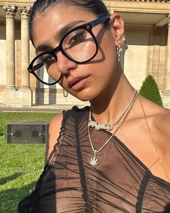 Full leaked Mia gmez private onlyfans photo