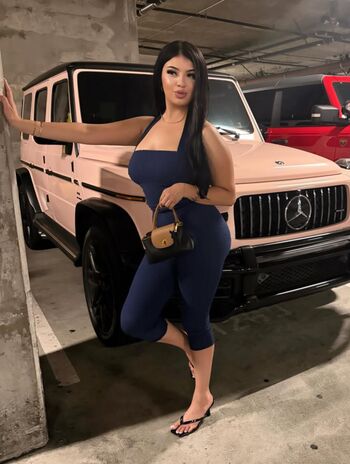 mia_krystal