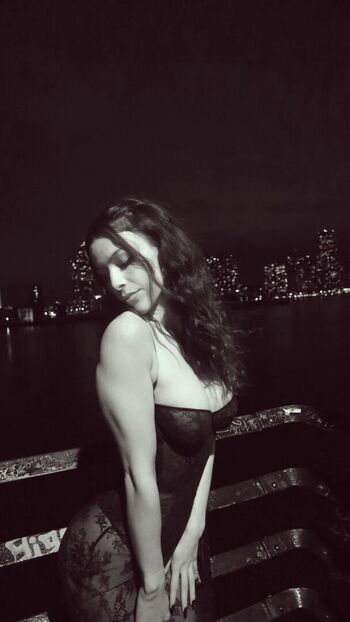 Full leaked Mia wynn page private onlyfans photo