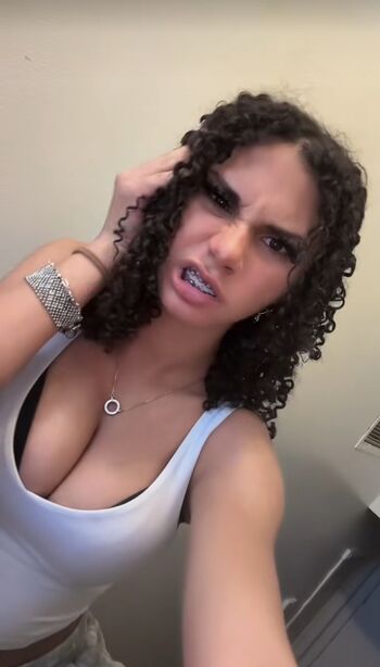 Full leaked Miahanlon private onlyfans photo