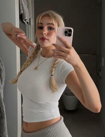 Full leaked Mialiliaa private onlyfans photo