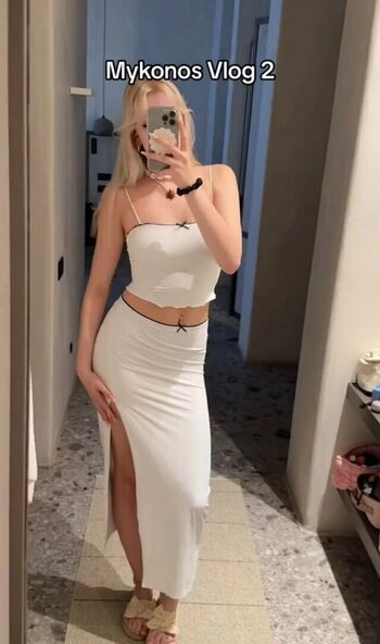 Full leaked Mialiliaa private onlyfans photo