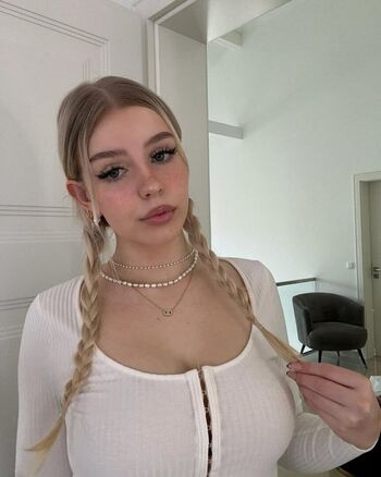Full leaked Mialiliaa private onlyfans photo