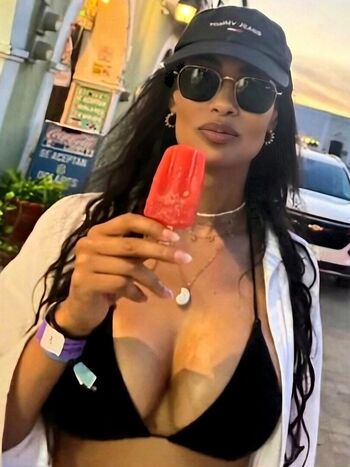 Full leaked Micaela reis page private onlyfans photo