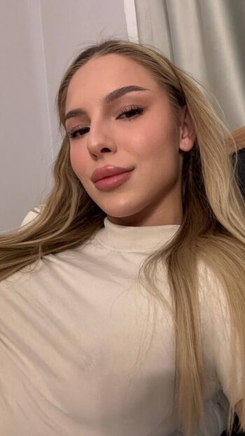 Full leaked Milaxxoxo private onlyfans photo