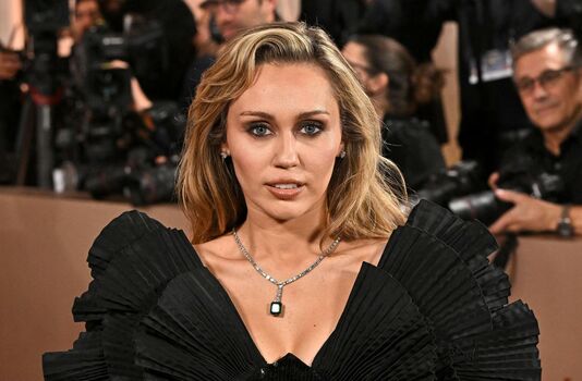 Full leaked Miley cyrus page private onlyfans photo