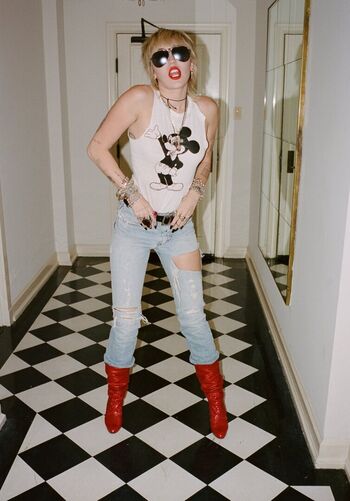 Full leaked Miley cyrus page private onlyfans photo