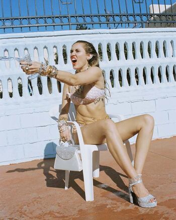 Full leaked Miley cyrus page private onlyfans photo