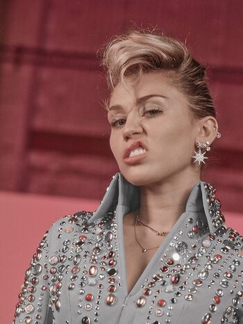 Full leaked Miley cyrus page private onlyfans photo
