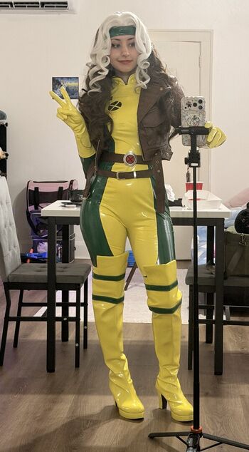 mimidoescosplay