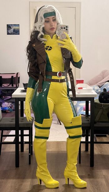 mimidoescosplay