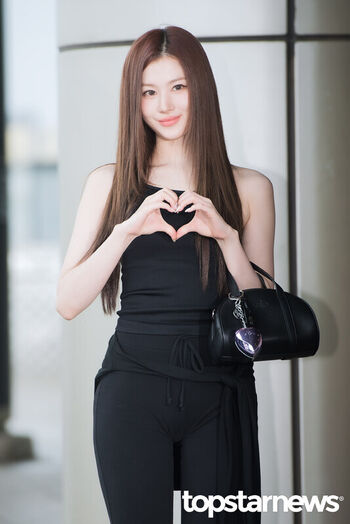 Full leaked Minatozaki sana page private onlyfans photo