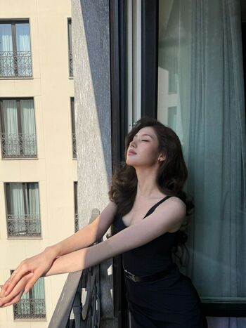 Full leaked Minatozaki sana page private onlyfans photo