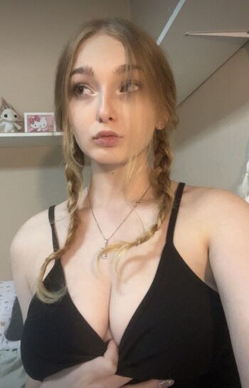 Full leaked Miniamalka private onlyfans photo