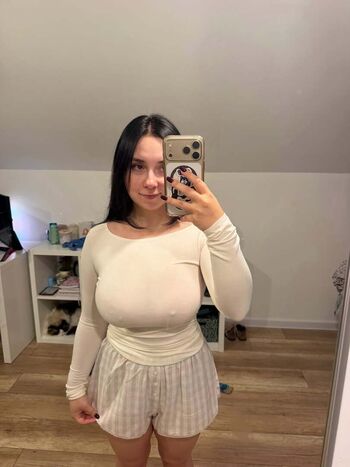 Full leaked Miniloonaa private onlyfans photo