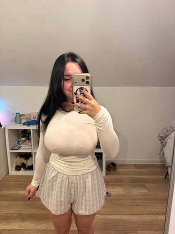 Full leaked Miniloonaa private onlyfans photo