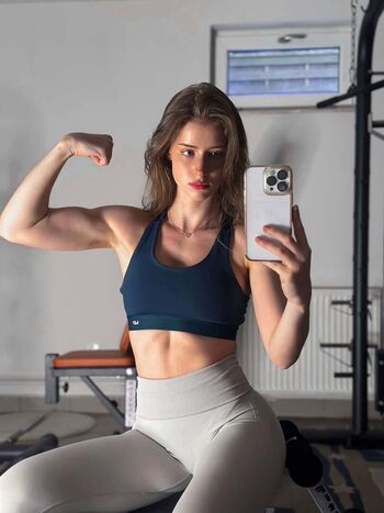 Full leaked Mira private onlyfans photo