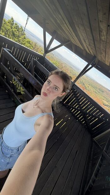 Full leaked Mira private onlyfans photo