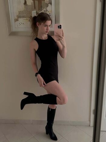 Full leaked Mira private onlyfans photo