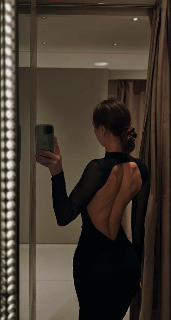 Full leaked Mira levels page private onlyfans photo