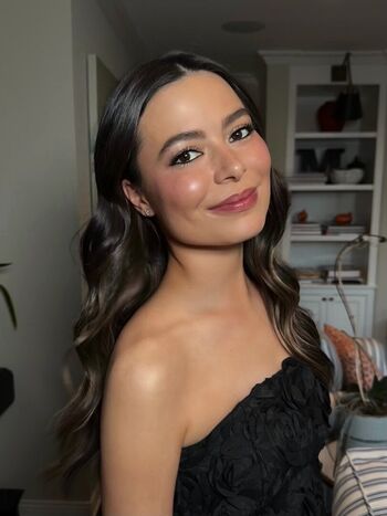Full leaked Miranda cosgrove private onlyfans photo