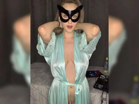 Full leaked Miras private onlyfans photo
