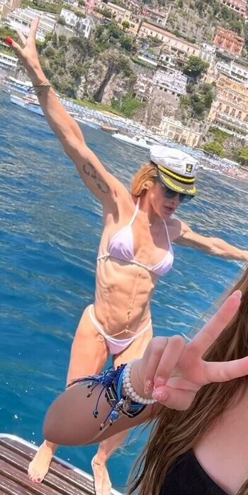 Mirella Santos