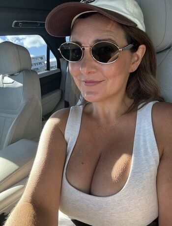 Full leaked Miriamholme private onlyfans photo