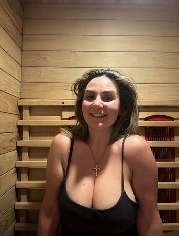 Full leaked Miriamholme private onlyfans photo