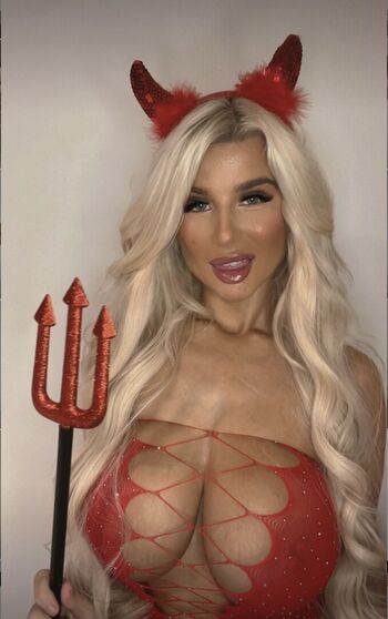 Full leaked Miss blondie private onlyfans photo