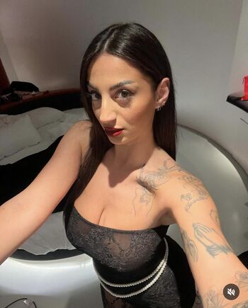 Full leaked Misschampagnemami private onlyfans photo