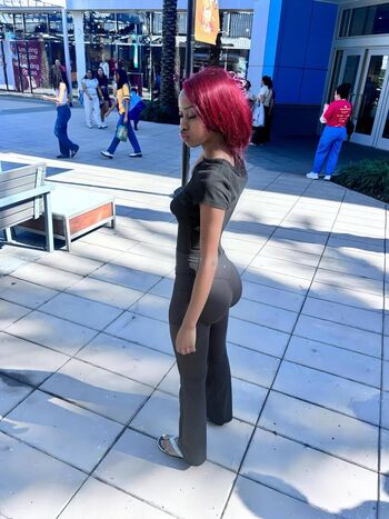 Full leaked Missniakay private onlyfans photo