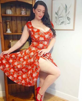 Full leaked Missvintagedresses private onlyfans photo