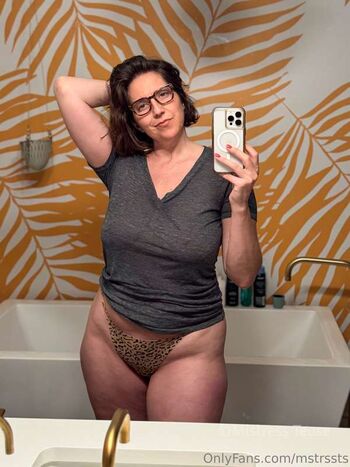 Full leaked Mistress tease private onlyfans photo