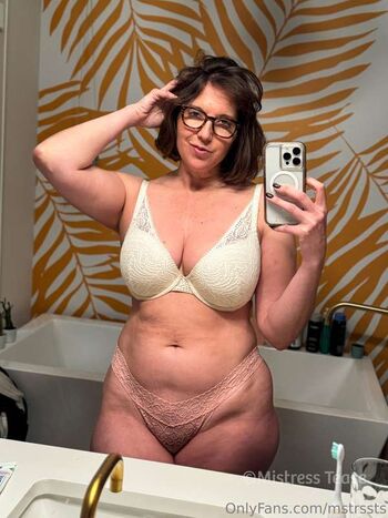 Full leaked Mistress tease private onlyfans photo