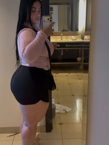 Full leaked Mmmariiis private onlyfans photo