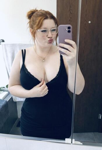 Full leaked Mommyspecs private onlyfans photo